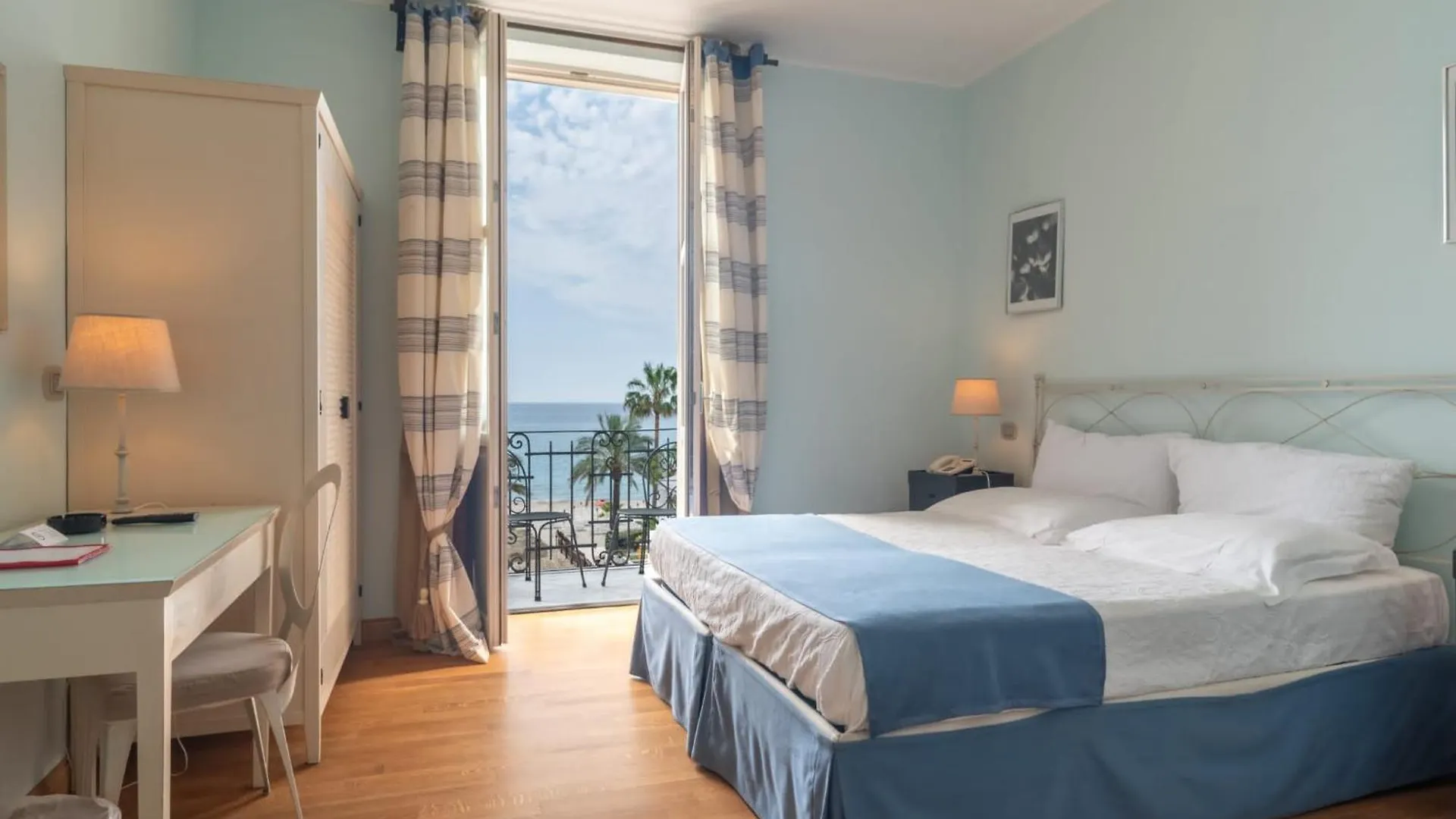Hotel De La Plage Pietra Ligure