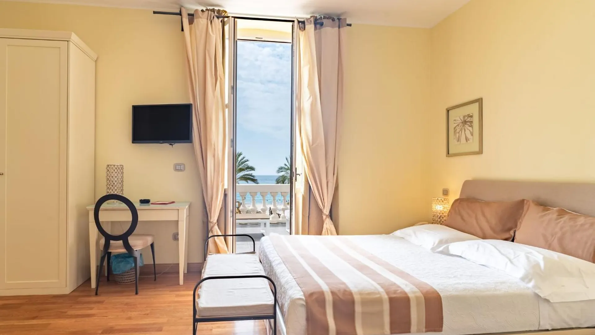 Hotel De La Plage Pietra Ligure