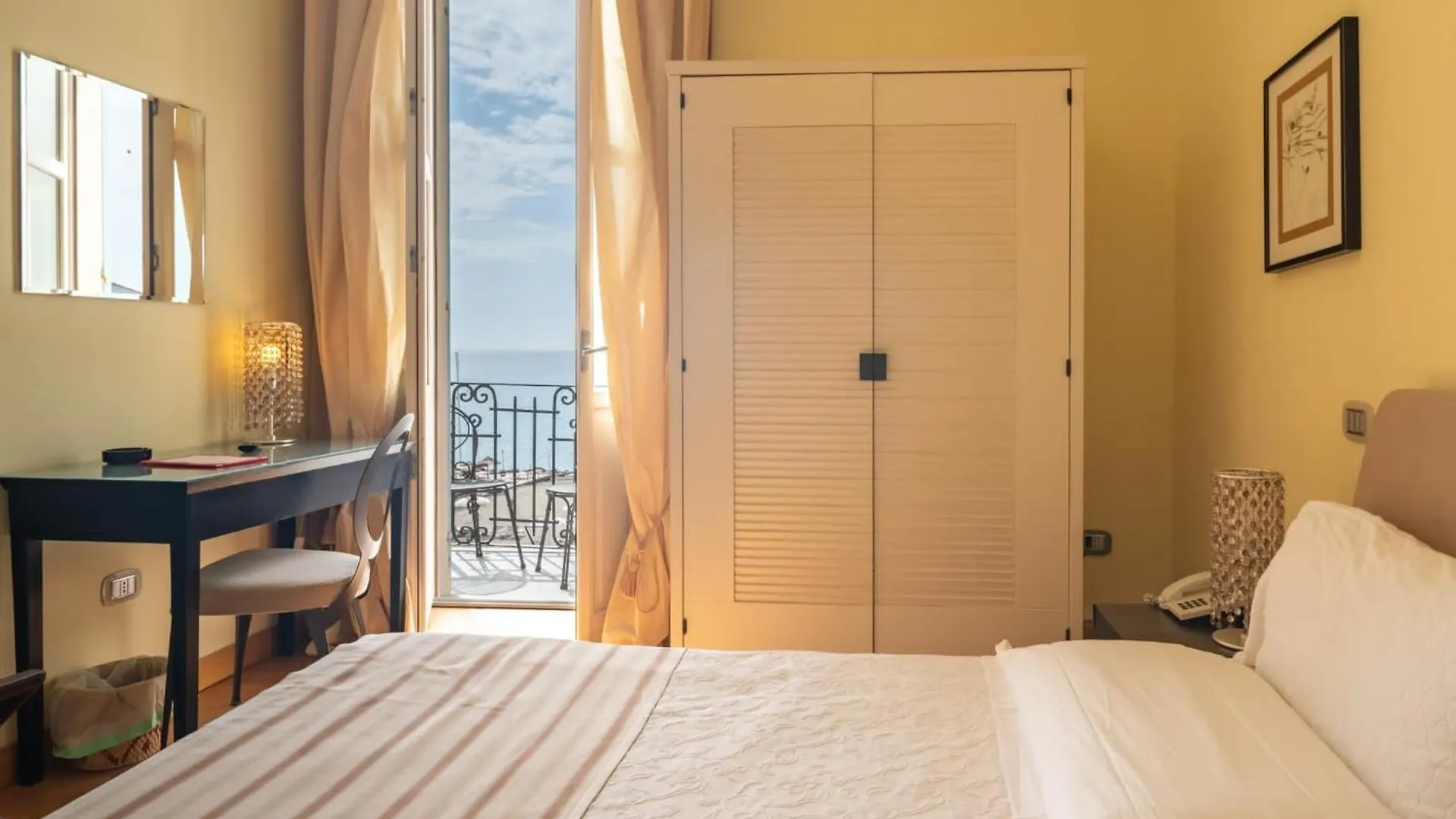 Hotel De La Plage Pietra Ligure